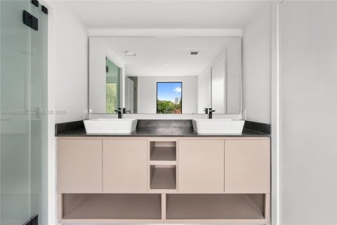 Adosado en venta en Miami, Florida, 3 dormitorios, 207.82 m2 № 2025408 - foto 19