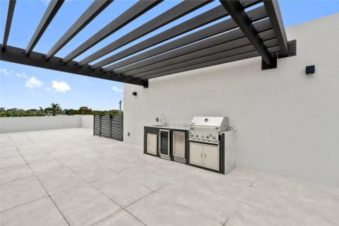 Adosado en venta en Miami, Florida, 3 dormitorios, 207.82 m2 № 2025408 - foto 29