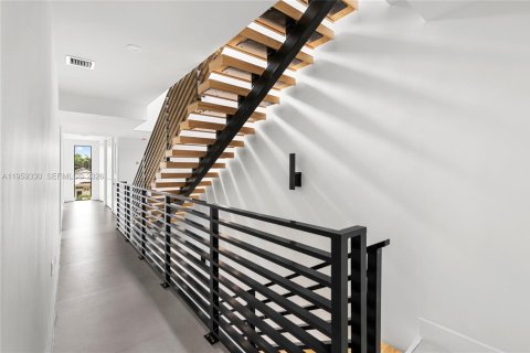 Adosado en venta en Miami, Florida, 3 dormitorios, 207.82 m2 № 2025408 - foto 13