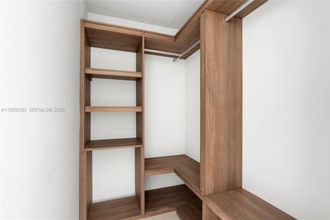 Adosado en venta en Miami, Florida, 3 dormitorios, 207.82 m2 № 2025408 - foto 22