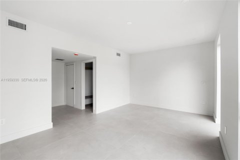 Adosado en venta en Miami, Florida, 3 dormitorios, 207.82 m2 № 2025408 - foto 16