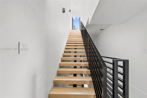 Adosado en venta en Miami, Florida, 3 dormitorios, 207.82 m2 № 2025408 - foto 27