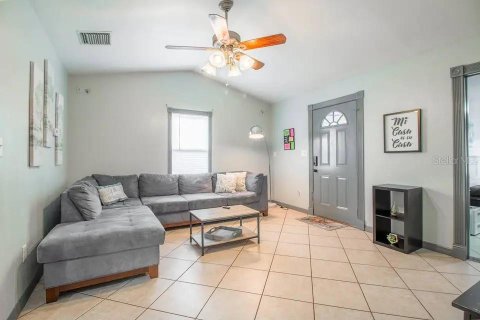 Villa ou maison à louer à Orlando, Floride: 3 chambres, 95.04 m2 № 531272 - photo 2