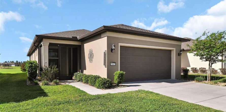 House in Ocala, Florida 2 bedrooms, 130.53 sq.m. № 1723198