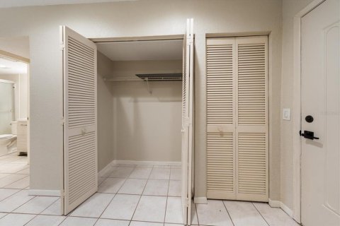 Condo in Belleair, Florida, 2 bedrooms  № 2208317 - photo 17