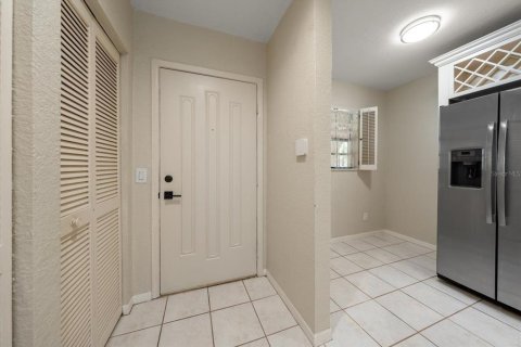 Condo in Belleair, Florida, 2 bedrooms  № 2208317 - photo 8