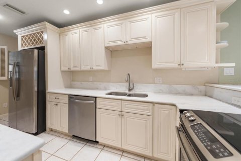 Condo in Belleair, Florida, 2 bedrooms  № 2208317 - photo 13