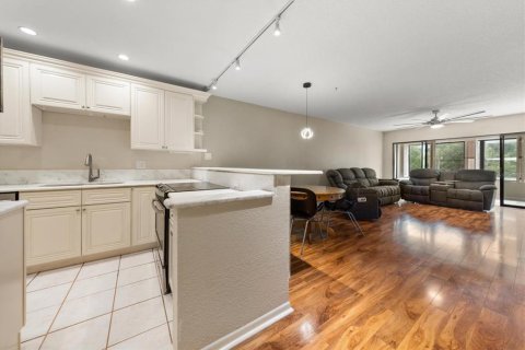 Condo in Belleair, Florida, 2 bedrooms  № 2208317 - photo 9