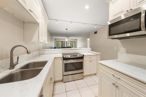 Condo in Belleair, Florida, 2 bedrooms  № 2208317 - photo 10
