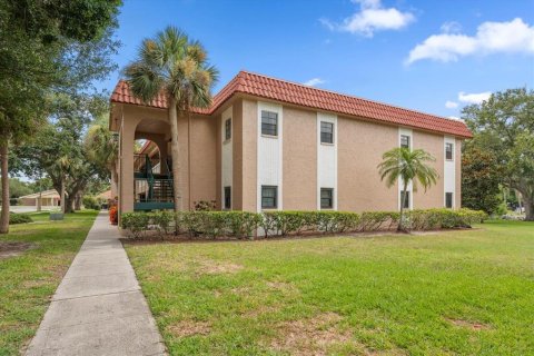 Condo in Belleair, Florida, 2 bedrooms  № 2208317 - photo 3