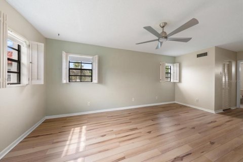 Condo in Belleair, Florida, 2 bedrooms  № 2208317 - photo 25