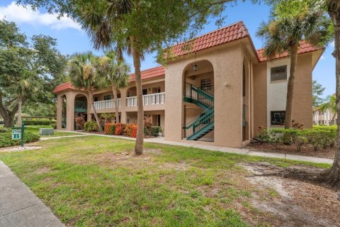 Condo in Belleair, Florida, 2 bedrooms  № 2208317 - photo 2