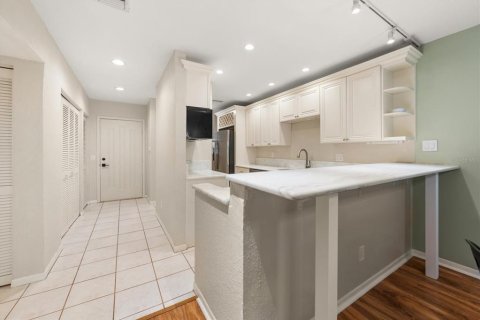 Condo in Belleair, Florida, 2 bedrooms  № 2208317 - photo 16