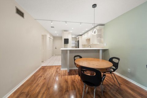 Condo in Belleair, Florida, 2 bedrooms  № 2208317 - photo 18