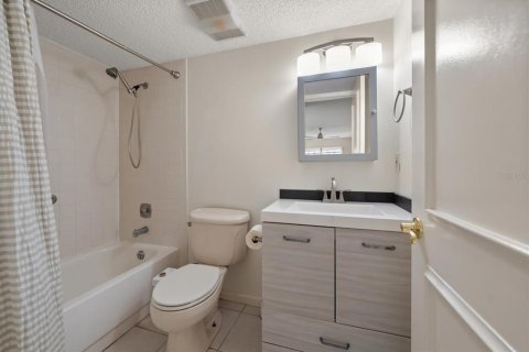 Condo in Belleair, Florida, 2 bedrooms  № 2208317 - photo 28