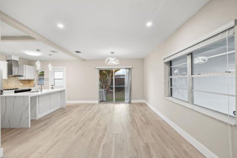 Купить виллу или дом в Майами, Флорида 3 комнаты, 86.96м2, № 1972945 - фото 4