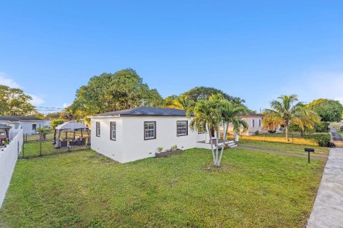 Купить виллу или дом в Майами, Флорида 3 комнаты, 86.96м2, № 1972945 - фото 7