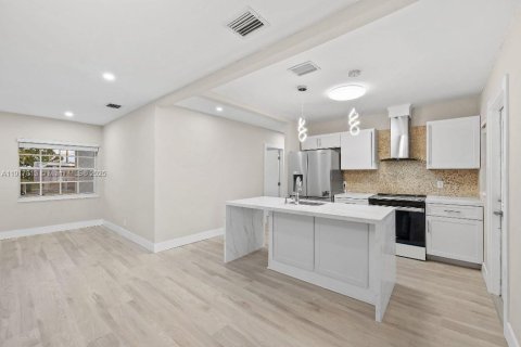 Купить виллу или дом в Майами, Флорида 3 комнаты, 86.96м2, № 1972945 - фото 17