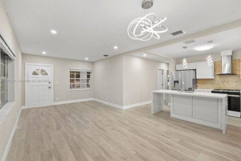 Купить виллу или дом в Майами, Флорида 3 комнаты, 86.96м2, № 1972945 - фото 2