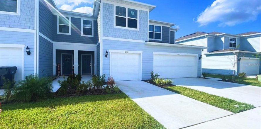 Townhouse in Davenport, Florida 3 bedrooms, 157.84 sq.m. № 2329627