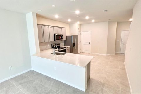 Townhouse in Davenport, Florida 3 bedrooms, 157.84 sq.m. № 2329627 - photo 3