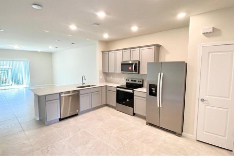 Townhouse in Davenport, Florida 3 bedrooms, 157.84 sq.m. № 2329627 - photo 4