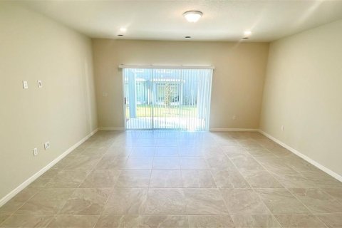 Townhouse in Davenport, Florida 3 bedrooms, 157.84 sq.m. № 2329627 - photo 2