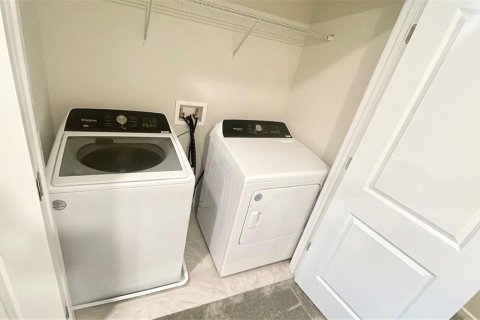 Townhouse in Davenport, Florida 3 bedrooms, 157.84 sq.m. № 2329627 - photo 13