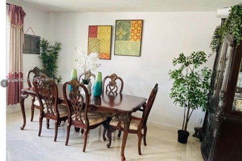 Casa en alquiler en Pembroke Pines, Florida, 4 dormitorios, 107.86 m2 № 2064276 - foto 5