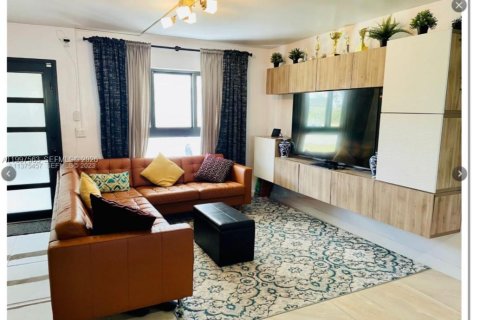 Casa en alquiler en Pembroke Pines, Florida, 4 dormitorios, 107.86 m2 № 2064276 - foto 4