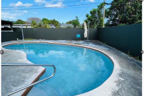 Casa en alquiler en Pembroke Pines, Florida, 4 dormitorios, 107.86 m2 № 2064276 - foto 8