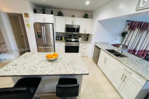 Casa en alquiler en Pembroke Pines, Florida, 4 dormitorios, 107.86 m2 № 2064276 - foto 2