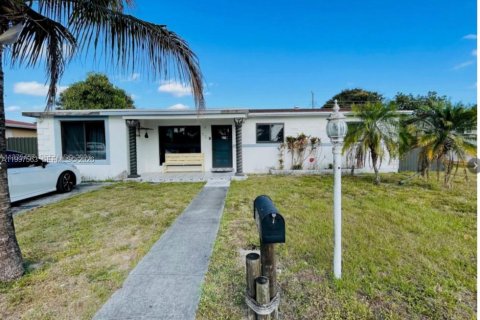 Casa en alquiler en Pembroke Pines, Florida, 4 dormitorios, 107.86 m2 № 2064276 - foto 13