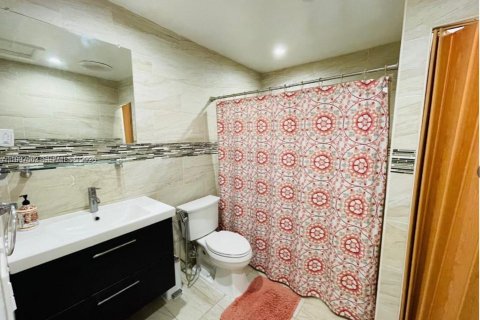 Casa en alquiler en Pembroke Pines, Florida, 4 dormitorios, 107.86 m2 № 2064276 - foto 12