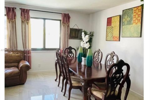 Casa en alquiler en Pembroke Pines, Florida, 4 dormitorios, 107.86 m2 № 2064276 - foto 6