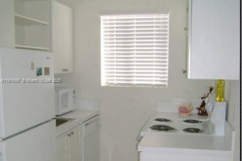 Condominio en venta en Miami, Florida, 1 dormitorio, 39.3 m2 № 2082510 - foto 3