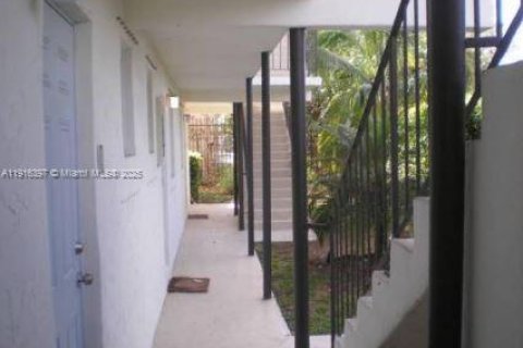 Condominio en venta en Miami, Florida, 1 dormitorio, 39.3 m2 № 2082510 - foto 2