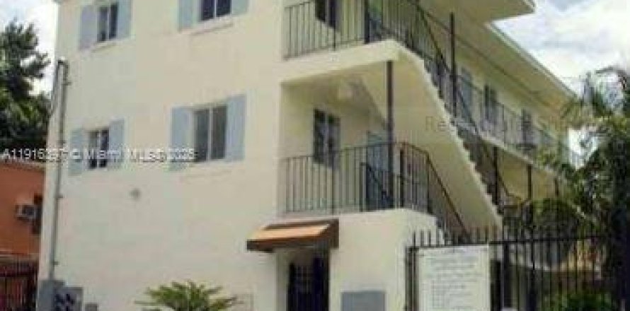 Condominio en Miami, Florida, 1 dormitorio  № 2082510