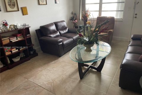 Купить кондоминиум в Майами-Гарденс, Флорида 1 спальня, 77.67м2, № 1987777 - фото 5