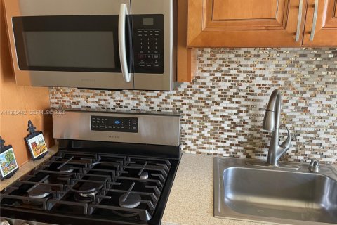 Купить кондоминиум в Майами-Гарденс, Флорида 1 спальня, 77.67м2, № 1987777 - фото 10