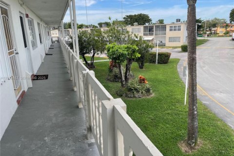 Купить кондоминиум в Майами-Гарденс, Флорида 1 спальня, 77.67м2, № 1987777 - фото 18