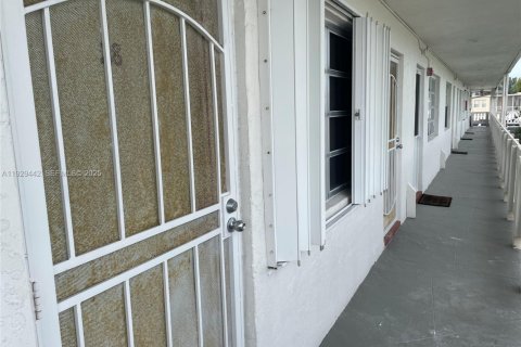 Купить кондоминиум в Майами-Гарденс, Флорида 1 спальня, 77.67м2, № 1987777 - фото 2