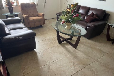 Купить кондоминиум в Майами-Гарденс, Флорида 1 спальня, 77.67м2, № 1987777 - фото 3