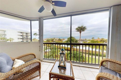 Condo in Cape Canaveral, Florida, 2 bedrooms  № 1560403 - photo 3