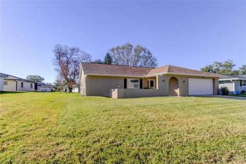 House in New Port Richey, Florida 3 bedrooms, 162.58 sq.m. № 2206764 - photo 15