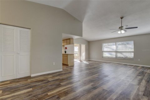 House in New Port Richey, Florida 3 bedrooms, 162.58 sq.m. № 2206764 - photo 7