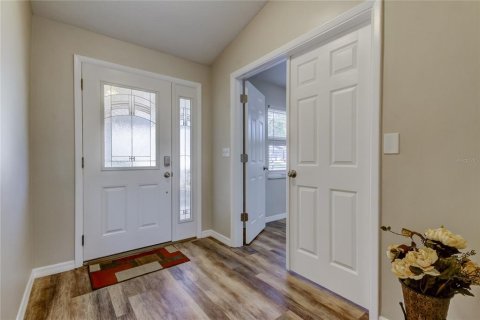 House in New Port Richey, Florida 3 bedrooms, 162.58 sq.m. № 2206764 - photo 3