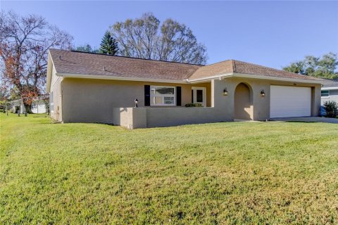 House in New Port Richey, Florida 3 bedrooms, 162.58 sq.m. № 2206764