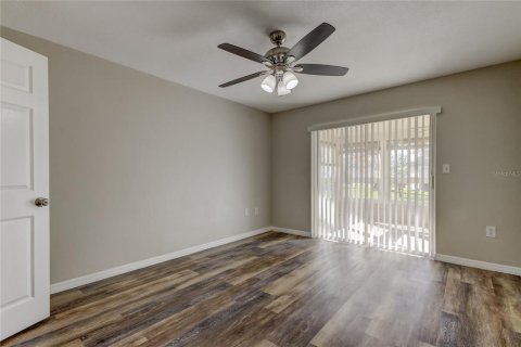 House in New Port Richey, Florida 3 bedrooms, 162.58 sq.m. № 2206764 - photo 11