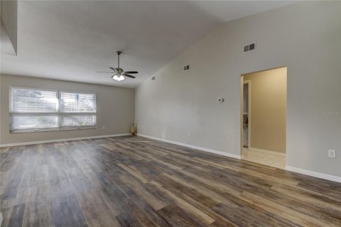 House in New Port Richey, Florida 3 bedrooms, 162.58 sq.m. № 2206764 - photo 6